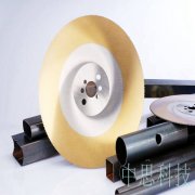 全自動(dòng)切管機(jī)和普通的切管機(jī)最不一樣的地方就是在自動(dòng)化方面。普通的切管機(jī)在運(yùn)作的時(shí)候必須要有工人在旁邊查看，以防出現(xiàn)失誤